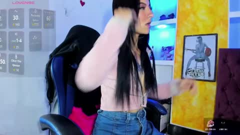Snapshot of anniee_x chatting on 06-01-26, 11:45 Anniee online show from 06-01-26, 11:45
