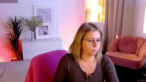 Annie online show from 09-30-25, 05:56