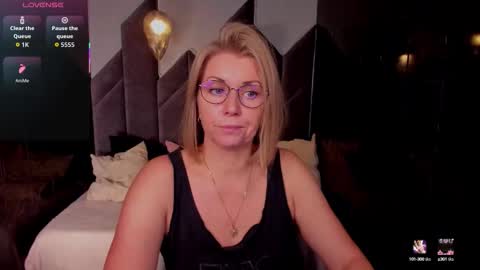 Annie online show from 10-16-25, 05:52