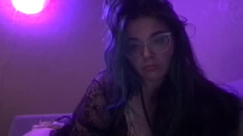 Snapshot of anniemarie445 chatting on 07-17-26, 08:32 Darlingskiesxo online show from 07-17-26, 08:32