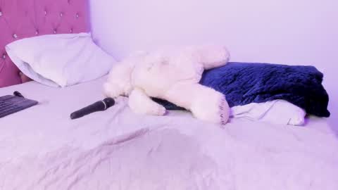 Annie online show from 02-24-25, 01:10