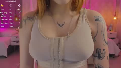 Snapshot of anniita_ chatting on 02-25-25, 06:36 VIVIANNA online show from 02-25-25, 06:36