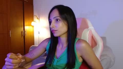 Snapshot of annitaserna chatting on 12-15-25, 04:17 AnnaS online show from 12-15-25, 04:17