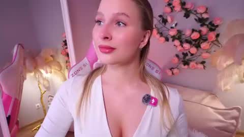 Snapshot of annlovesexxx chatting on 08-09-26, 08:52 Ann 8am-3pm ESTNY time online show from 08-09-26, 08:52
