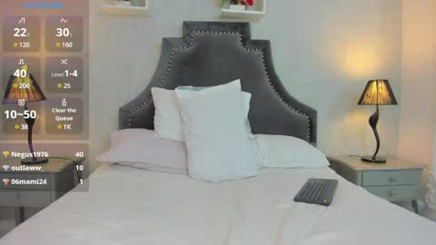 Anntonia Woods  online show from 12-21-24, 04:25