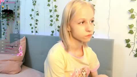 Snapshot of anny_0luv chatting on 12-03-25, 10:35 annymeow online show from 12-03-25, 10:35