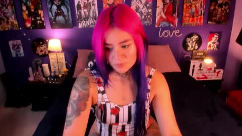 Snapshot of anny_cross chatting on 10-15-25, 02:44      Paty     online show from 10-15-25, 02:44