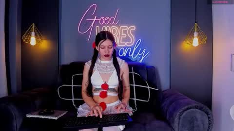 anny_loves online show from 10-31-25, 12:06