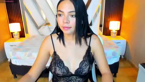 Snapshot of anny_petiitee chatting on 09-18-25, 11:56 anny online show from 09-18-25, 11:56