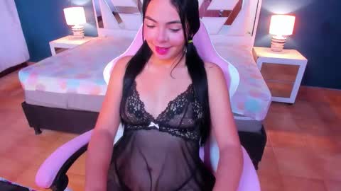 Snapshot of anny_petiitee chatting on 10-14-25, 12:06 anny online show from 10-14-25, 12:06