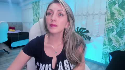 Snapshot of anny_sweet72 chatting on 09-19-25, 12:17 Anny online show from 09-19-25, 12:17