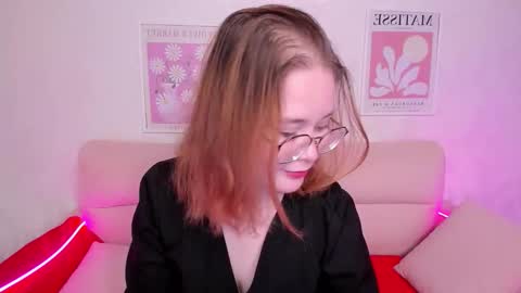 Snapshot of anny_twelvetrees chatting on 11-18-25, 08:41 Anny online show from 11-18-25, 08:41