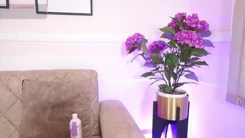 Ana online show from 12-18-25, 12:11