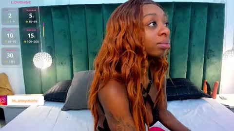 Snapshot of annyosoriio chatting on 10-25-25, 12:34 Anny online show from 10-25-25, 12:34