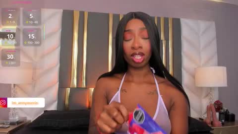 Snapshot of annyosoriio chatting on 11-19-25, 02:11 Anny online show from 11-19-25, 02:11