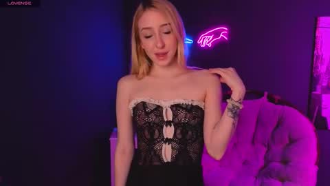 Snapshot of anora_babe chatting on 03-28-26, 02:49 Anora Babe online show from 03-28-26, 02:49