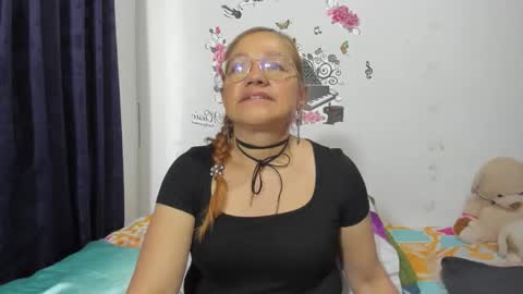 Snapshot of anthonela_mature_ chatting on 10-15-25, 07:36 anthonela_mature_ online show from 10-15-25, 07:36