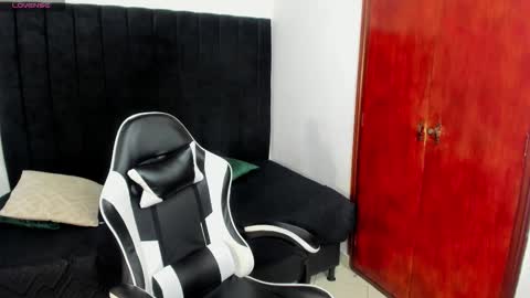 Snapshot of anthoy_wayans chatting on 12-20-25, 12:40 online show from 12-20-25, 12:40