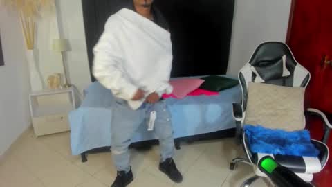 Snapshot of anthoy_wayans chatting on 02-07-26, 01:20 online show from 02-07-26, 01:20