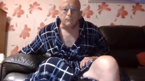 Snapshot of antmatt2025 chatting on 07-25-26, 05:27 antmatt2025 online show from 07-25-26, 05:27