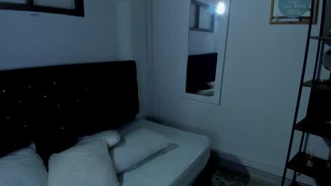 Snapshot of antonelabella chatting on 02-10-25, 02:41 Antonela online show from 02-10-25, 02:41