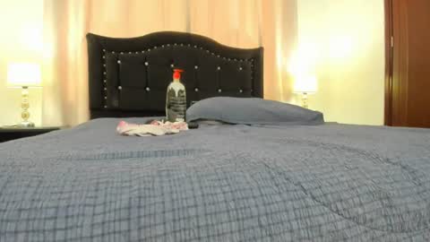 Snapshot of antonella_heinz_ chatting on 07-10-26, 06:54 Antonella online show from 07-10-26, 06:54