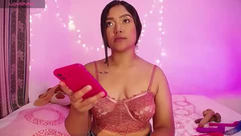 Snapshot of antonella_latin_curvy chatting on 01-30-25, 03:44 Anne online show from 01-30-25, 03:44