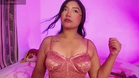 Snapshot of antonella_latin_curvy chatting on 03-02-25, 11:09 Anne online show from 03-02-25, 11:09