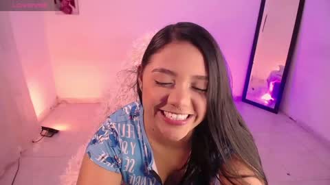 Snapshot of antonella_latin_curvy chatting on 09-12-25, 01:06 Anne online show from 09-12-25, 01:06