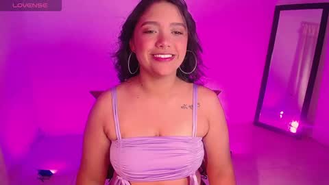 Snapshot of antonella_latin_curvy chatting on 10-19-25, 10:10 Anne online show from 10-19-25, 10:10