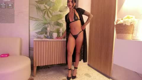 Snapshot of antonella_rossi24 chatting on 11-15-25, 08:16 Antonella Rossi online show from 11-15-25, 08:16