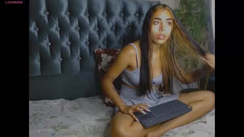 Snapshot of antonellaandnoah chatting on 02-13-25, 10:54 AntonellaAndNoah online show from 02-13-25, 10:54