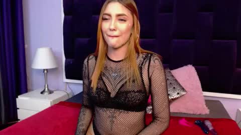 Snapshot of antonellabrith chatting on 10-01-25, 07:42 antonella and sasha online show from 10-01-25, 07:42