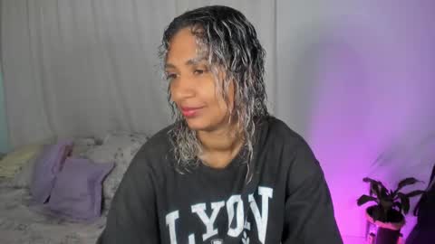 Snapshot of antonellaparker chatting on 10-27-25, 12:09 Sarah online show from 10-27-25, 12:09