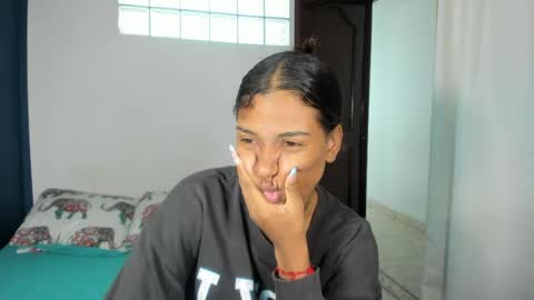 Snapshot of antonellaparker chatting on 05-12-26, 12:24 Sarah online show from 05-12-26, 12:24