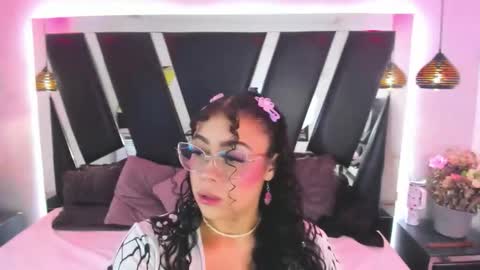 A N T O N E L L E  online show from 11-25-25, 11:10