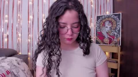 Snapshot of antoniart_ chatting on 12-23-24, 04:22 Antonia online show from 12-23-24, 04:22