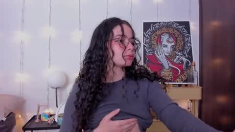 Snapshot of antoniart_ chatting on 02-18-25, 01:10 Antonia online show from 02-18-25, 01:10