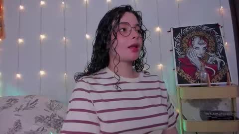 Snapshot of antoniart_ chatting on 10-12-25, 02:32 Antonia online show from 10-12-25, 02:32