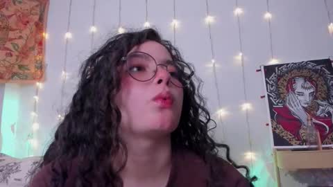 Snapshot of antoniart_ chatting on 10-13-25, 02:22 Antonia online show from 10-13-25, 02:22