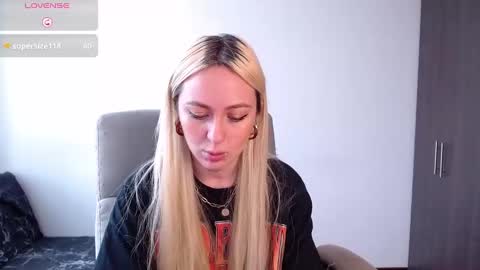 Snapshot of anttoniia chatting on 12-16-24, 07:00 Antonia online show from 12-16-24, 07:00