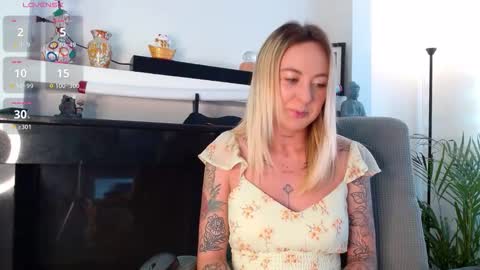 Snapshot of anttoniia chatting on 11-14-25, 07:23 Antonia online show from 11-14-25, 07:23