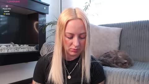 Snapshot of anttoniia chatting on 02-11-26, 05:18 Antonia online show from 02-11-26, 05:18