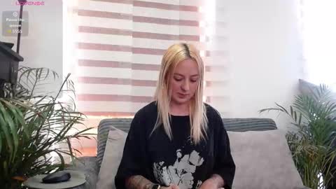 Snapshot of anttoniia chatting on 02-28-26, 07:04 Antonia online show from 02-28-26, 07:04