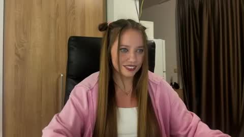Snapshot of anuetta chatting on 08-03-26, 05:27 Aneutta online show from 08-03-26, 05:27