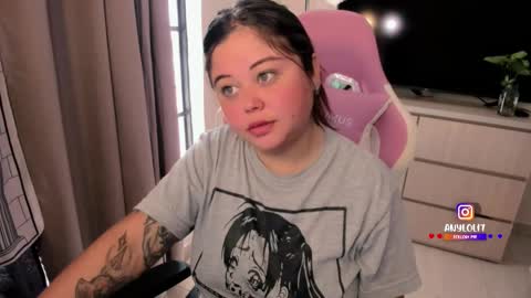   Independent model  online show from 11-19-25, 04:29