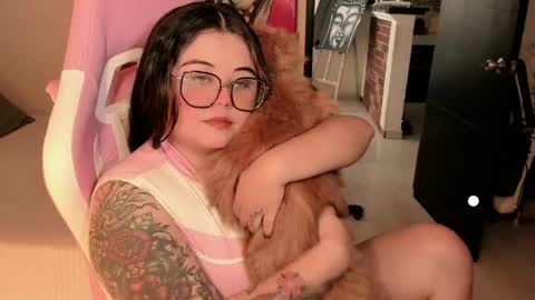   Independent model  online show from 05-22-26, 05:51