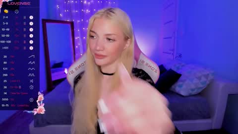 Snapshot of anyataylorr chatting on 10-25-25, 02:19 Anya online show from 10-25-25, 02:19