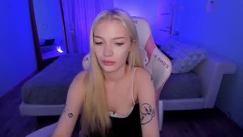 Snapshot of anyataylorr chatting on 11-22-25, 02:32 Anya online show from 11-22-25, 02:32