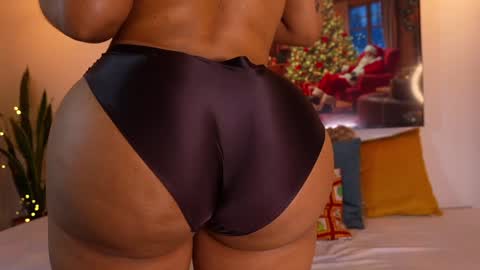 Snapshot of anyiled chatting on 12-21-24, 05:14 Dulce Maria online show from 12-21-24, 05:14